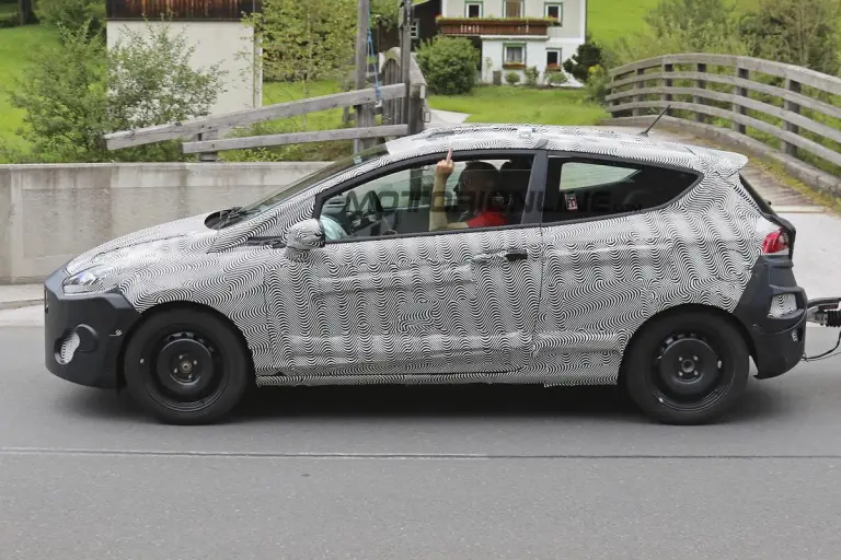Ford Fiesta 3 porte - Foto spia 17-08-2016 - 9