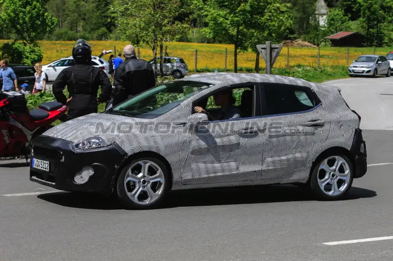 Ford Fiesta MY 2017 - Foto spia 07-06-2016 - 5