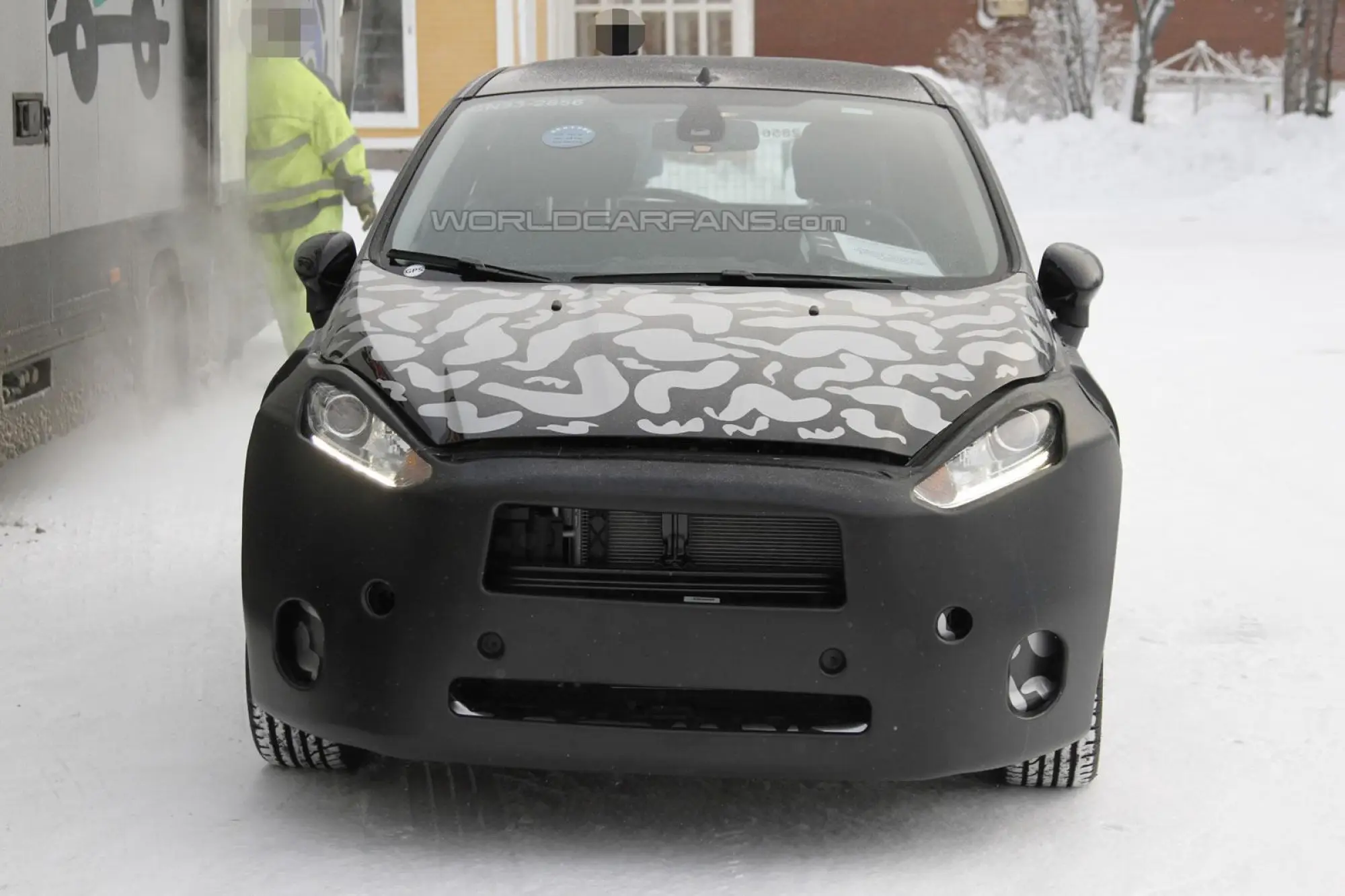 Ford Fiesta restyling foto spia febbraio 2012 - 4