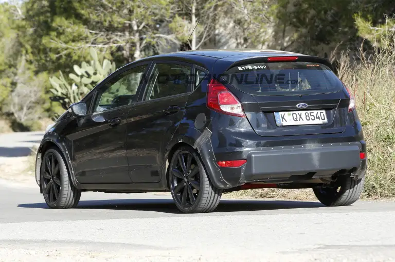 Ford Fiesta RS - Foto spia 26-11-2015 - 6