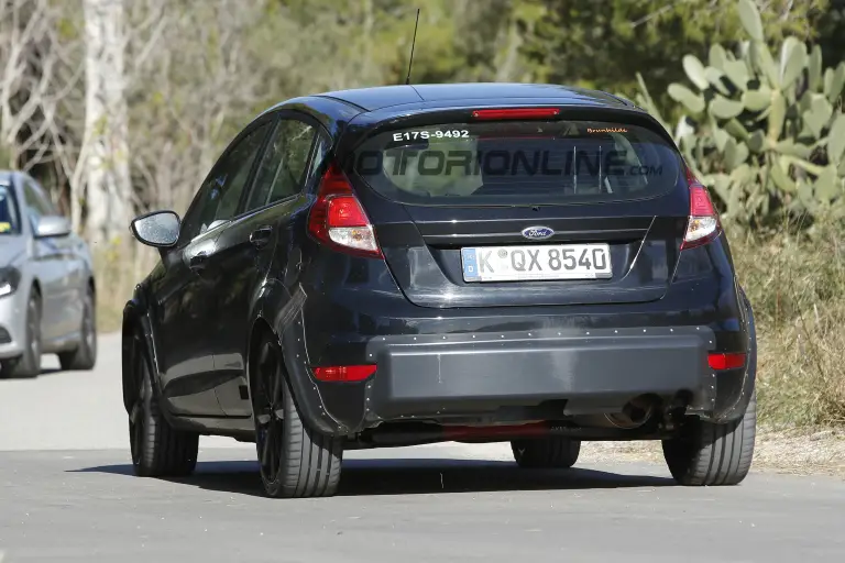 Ford Fiesta RS - Foto spia 26-11-2015 - 7