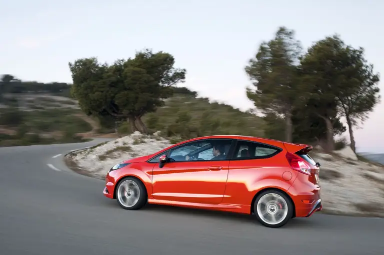 Ford Fiesta ST 2012 - 11