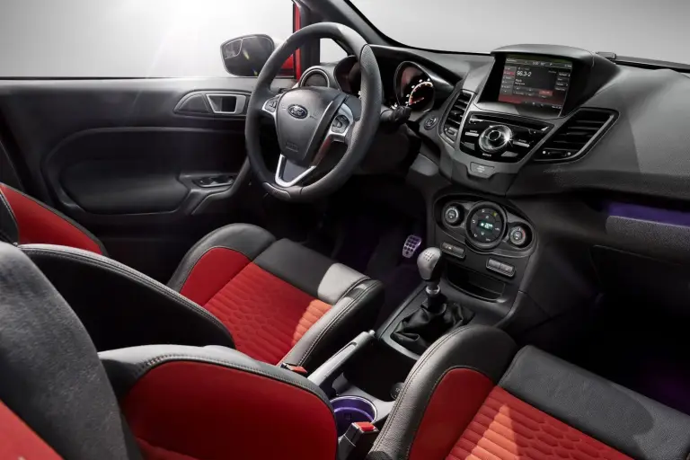 Ford Fiesta ST (2014) - 9