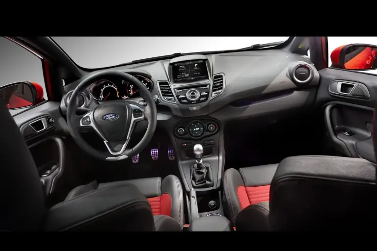 Ford Fiesta ST (2014) - 10