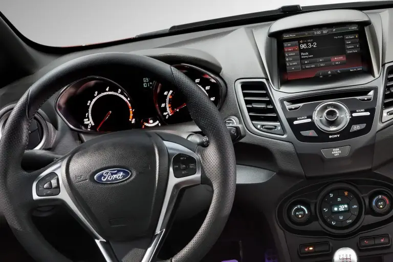 Ford Fiesta ST (2014) - 11