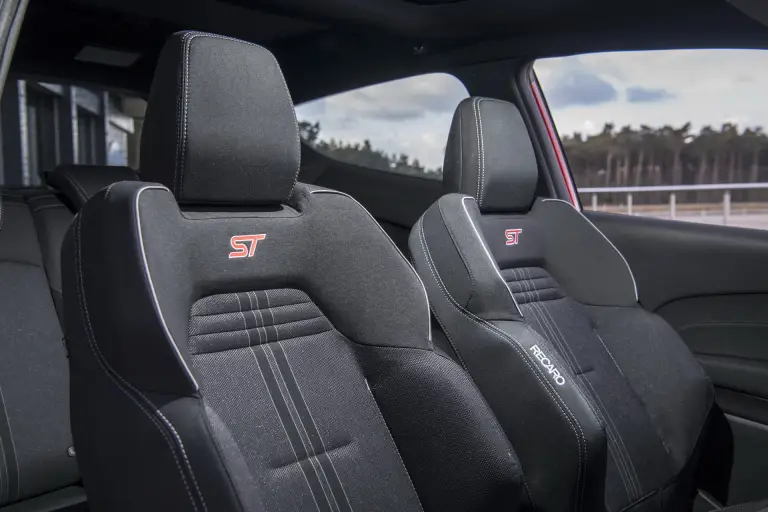 Ford Fiesta ST 2018 - 4