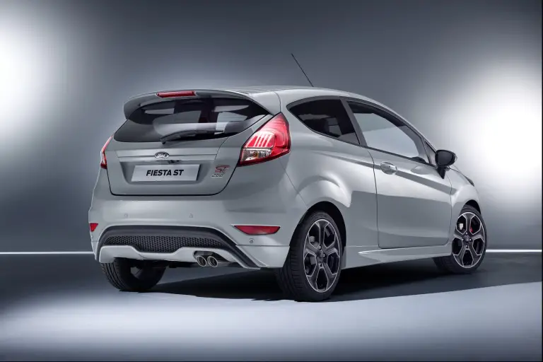 Ford Fiesta ST200 - 10