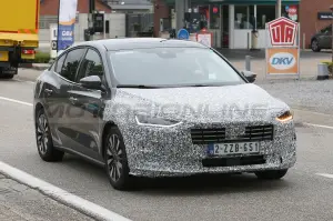 Ford Focus Berlina 2022 - Foto Spia 09-09-2021