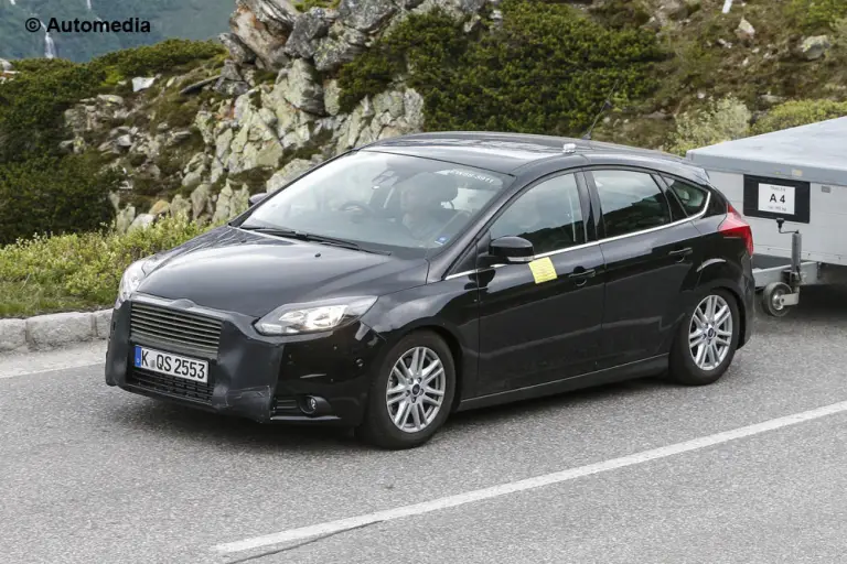 Ford Focus Facelift 2014 - Foto spia 20-06-2013 - 2