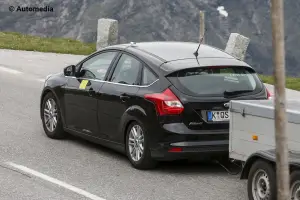 Ford Focus Facelift 2014 - Foto spia 20-06-2013