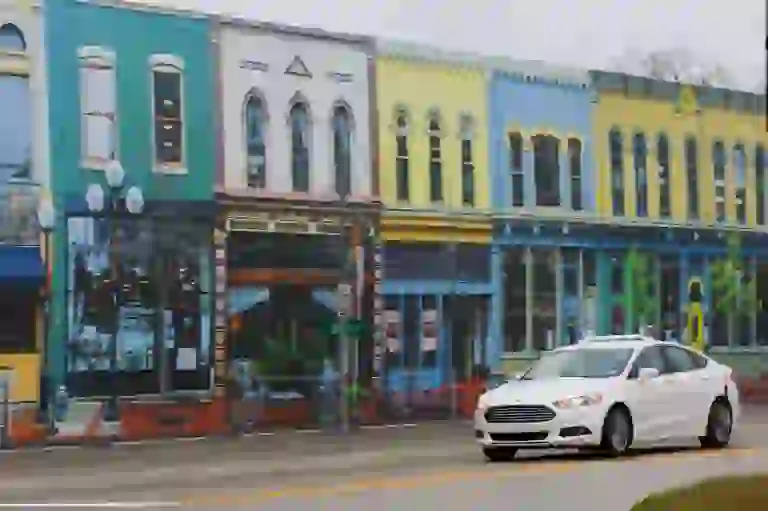 Ford Fusion Hybrid con sistemi di guida autonoma a MCity - 1