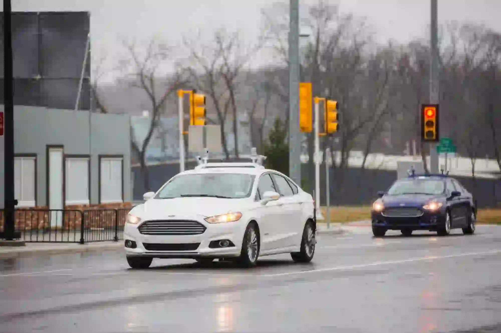 Ford Fusion Hybrid con sistemi di guida autonoma a MCity - 2