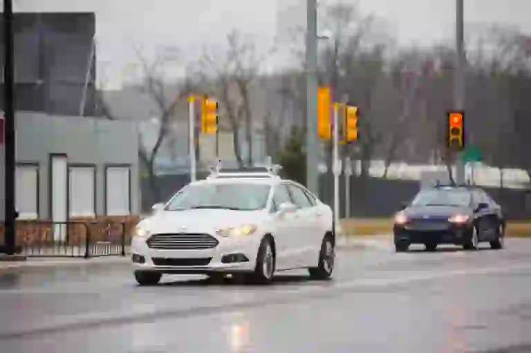 Ford Fusion Hybrid con sistemi di guida autonoma a MCity - 2