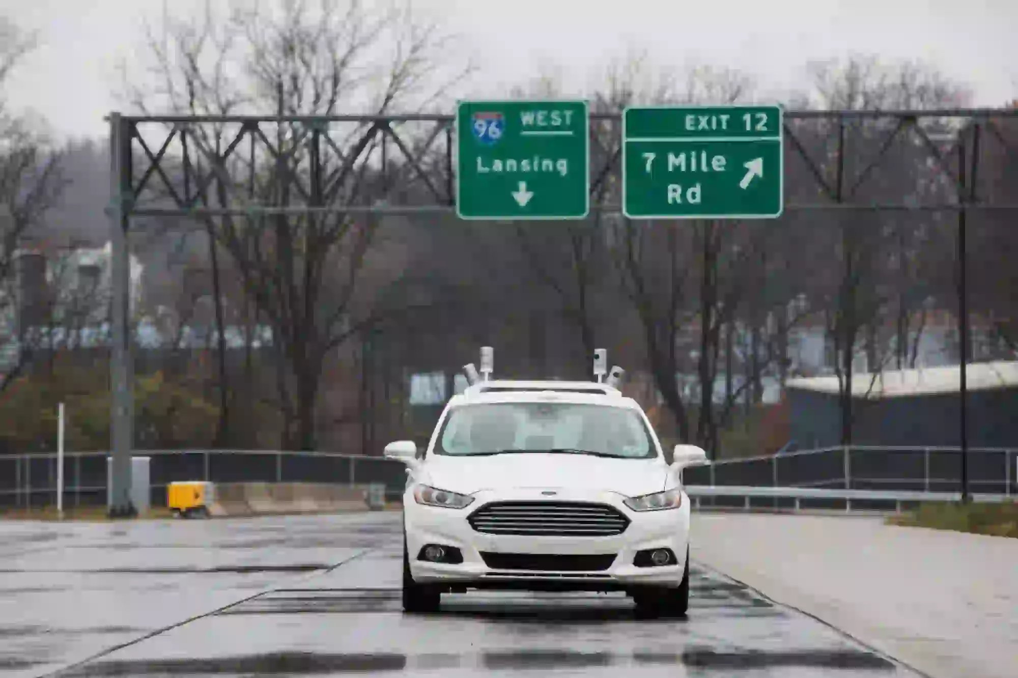 Ford Fusion Hybrid con sistemi di guida autonoma a MCity - 3