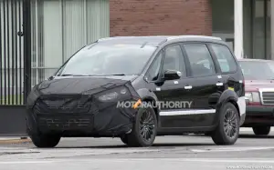 Ford Galaxy 2014 - Foto spia 06-06-2012