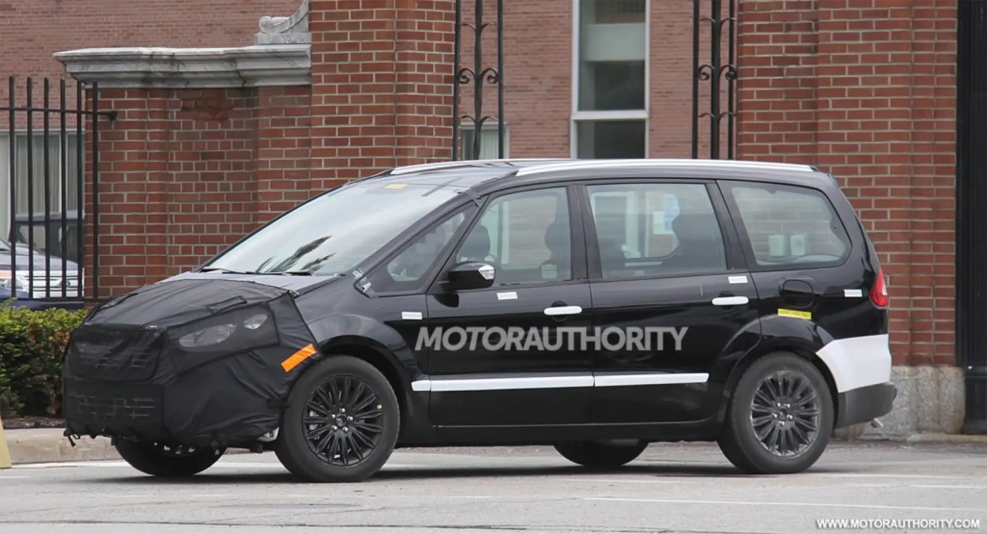 Ford Galaxy 2014 - Foto spia 06-06-2012 - 3