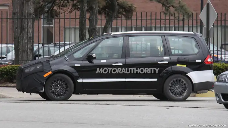 Ford Galaxy 2014 - Foto spia 06-06-2012 - 4