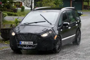 Ford Galaxy 2014 - Foto spia 25-06-2013 - 2