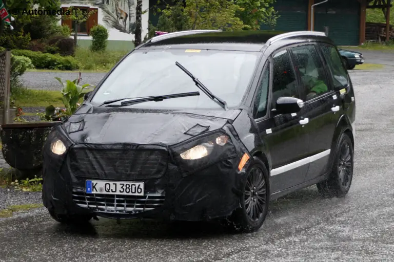 Ford Galaxy 2014 - Foto spia 25-06-2013 - 2