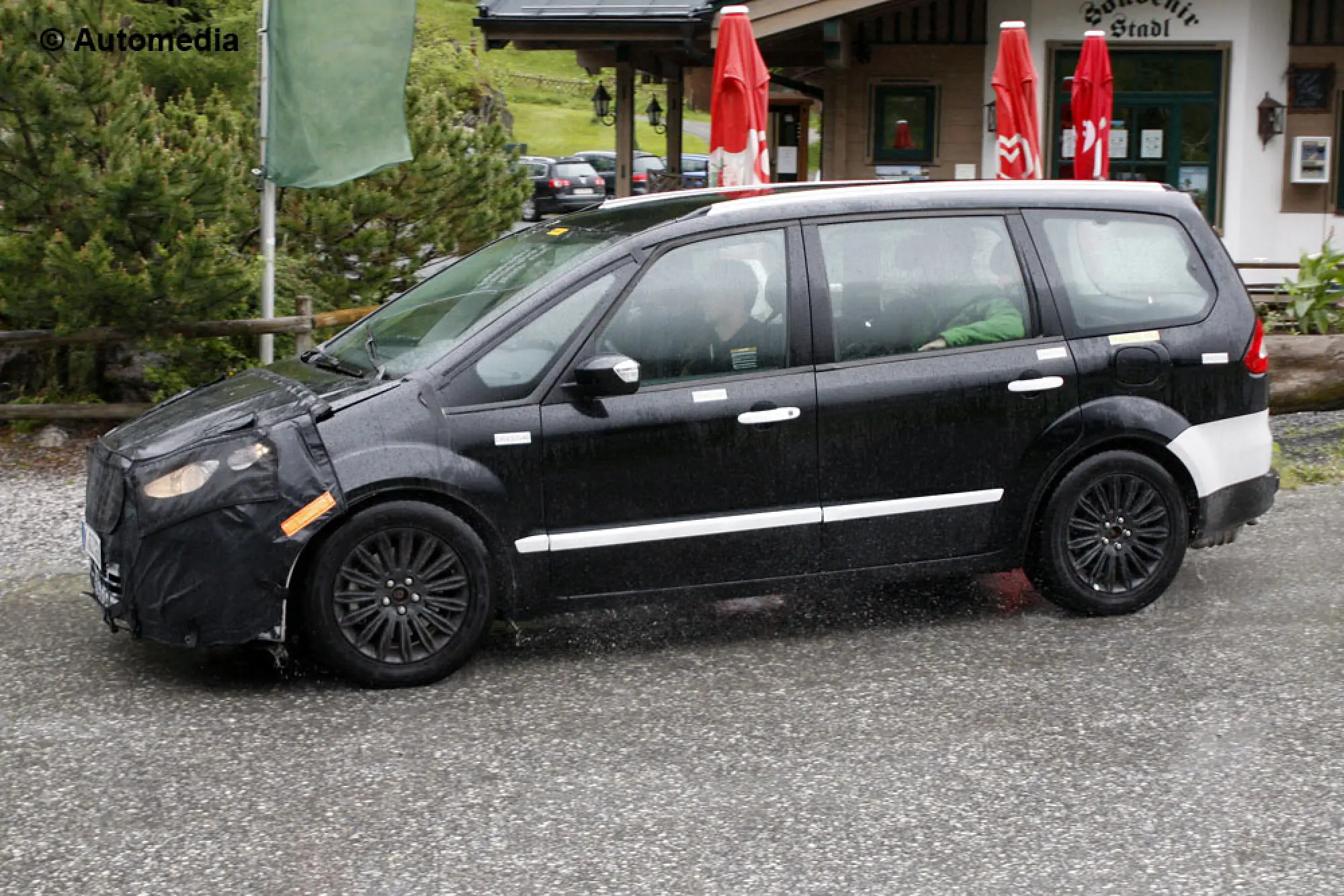 Ford Galaxy 2014 - Foto spia 25-06-2013 - 3