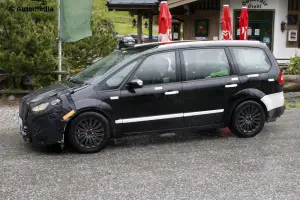 Ford Galaxy 2014 - Foto spia 25-06-2013 - 3