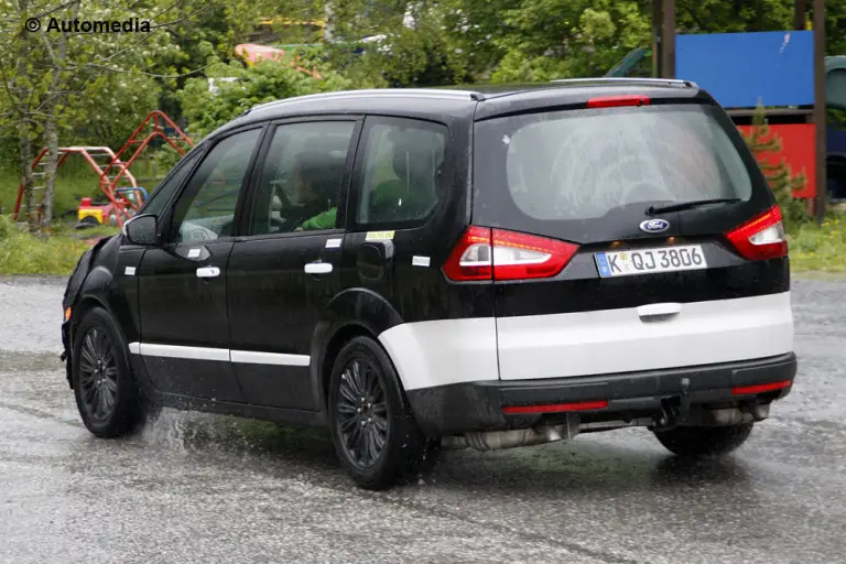 Ford Galaxy 2014 - Foto spia 25-06-2013 - 5