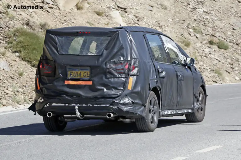 Ford Galaxy 2016 e Ford S-Max 2015 - Foto spia 08-08-2014 - 6