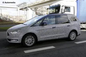 Ford Galaxy 2016 - Foto spia del 31-03-2015 - 3