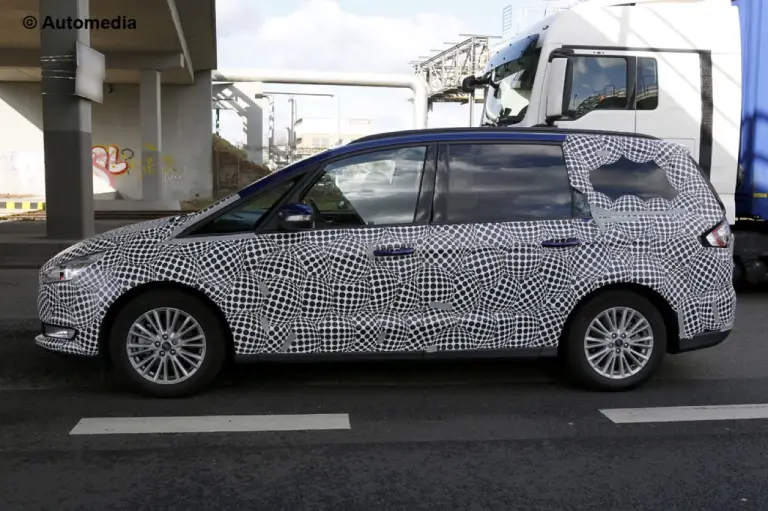 Ford Galaxy 2016 - Foto spia del 31-03-2015 - 4