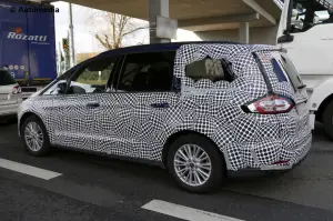 Ford Galaxy 2016 - Foto spia del 31-03-2015 - 5