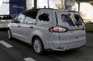 Ford Galaxy 2016 - Foto spia del 31-03-2015 - 6