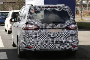 Ford Galaxy 2016 - Foto spia del 31-03-2015