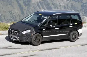 Ford Galaxy - Foto spia 13-09-2012