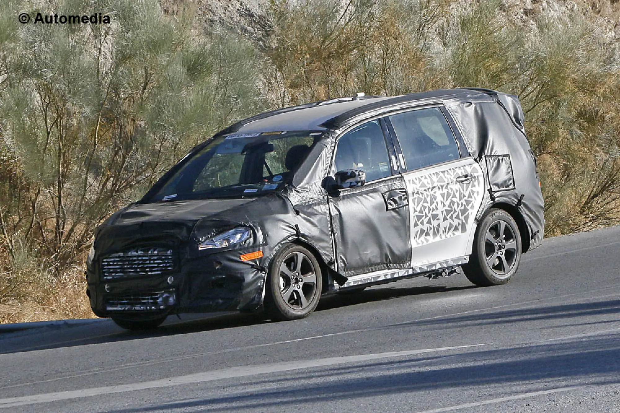 Ford Galaxy - foto spia (settembre 2014) - 3