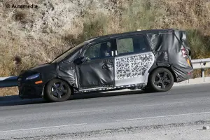 Ford Galaxy - foto spia (settembre 2014) - 4