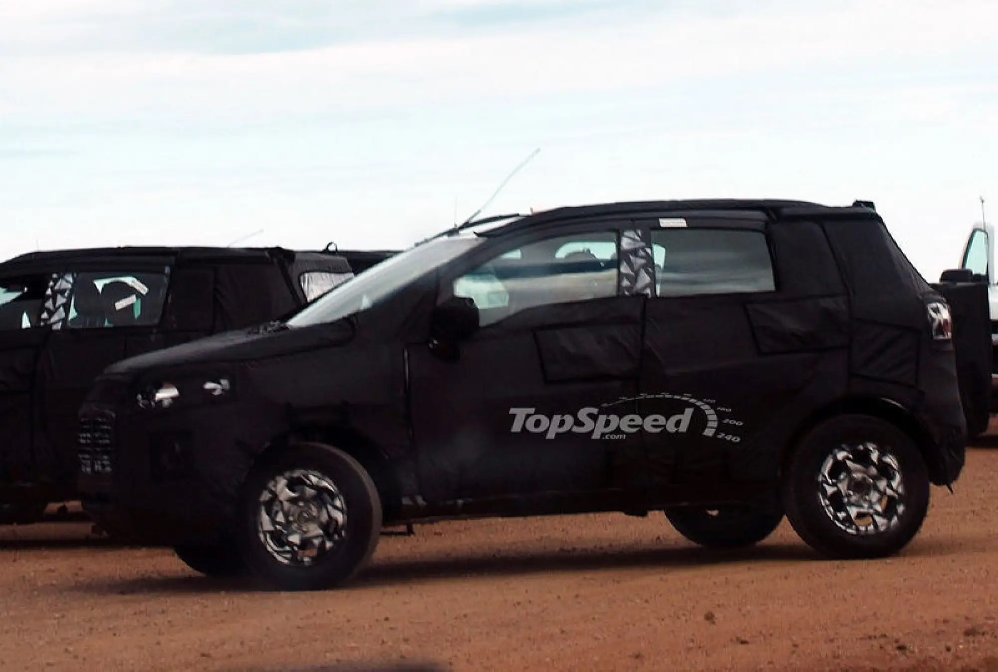 Ford Kuga 2012 - Foto spia della versione baby 09-09-2011 - 6