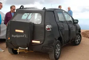 Ford Kuga 2012 - Foto spia della versione baby 09-09-2011 - 7