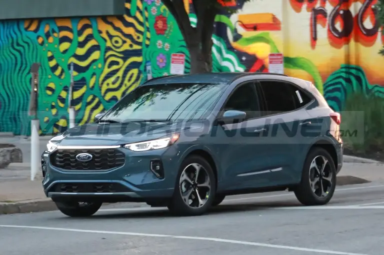 Ford Kuga 2023 - Foto Spia 16-06-2022 - 5