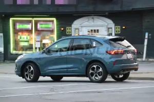 Ford Kuga 2023 - Foto Spia 16-06-2022