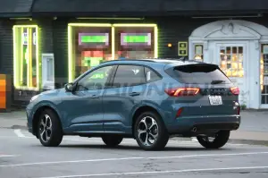 Ford Kuga 2023 - Foto Spia 16-06-2022