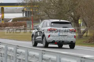 Ford Kuga 2023 - Foto Spia 18-03-2022