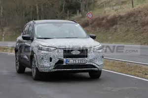 Ford Kuga 2023 - Foto Spia 18-03-2022