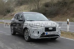 Ford Kuga 2023 - Foto Spia 18-03-2022