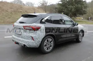 Ford Kuga 2023 - Foto Spia 18-03-2022