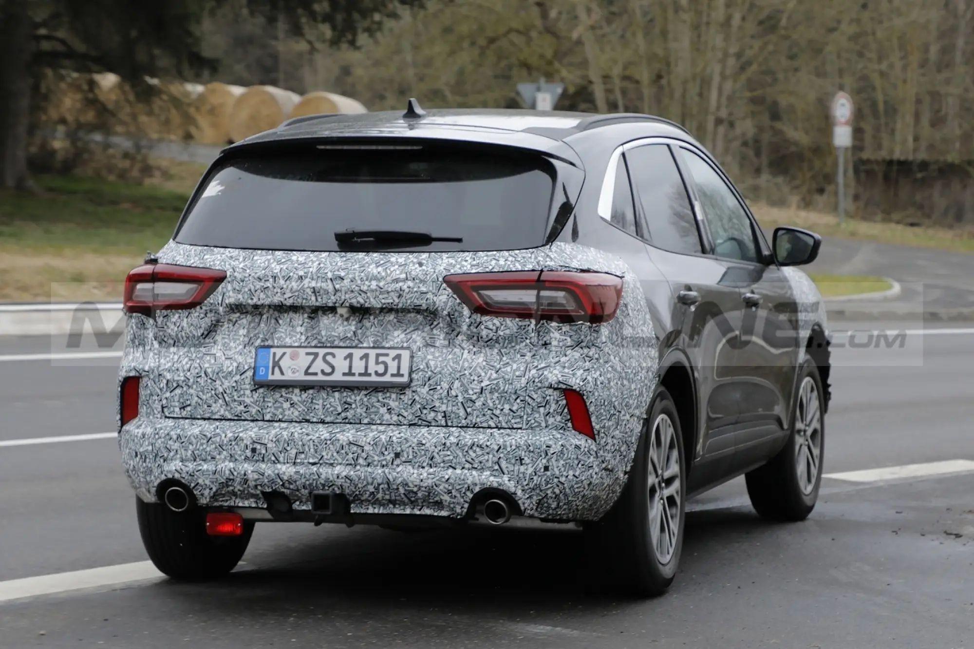 Ford Kuga 2023 - Foto Spia 18-03-2022 - 8