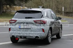 Ford Kuga 2023 - Foto Spia 18-03-2022
