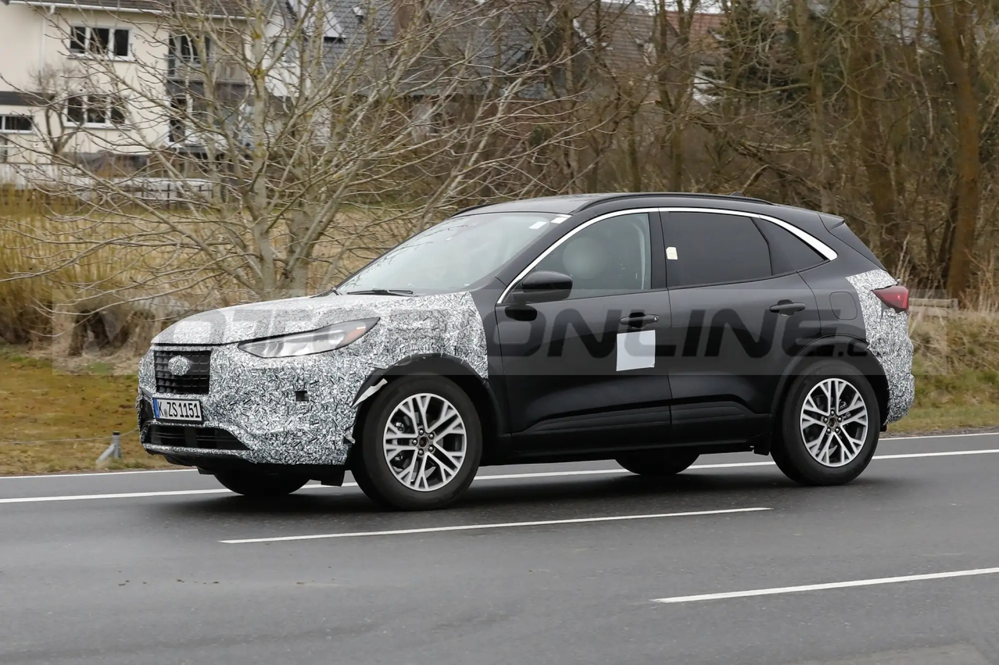Ford Kuga 2023 - Foto Spia 18-03-2022 - 10