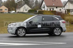 Ford Kuga 2023 - Foto Spia 18-03-2022
