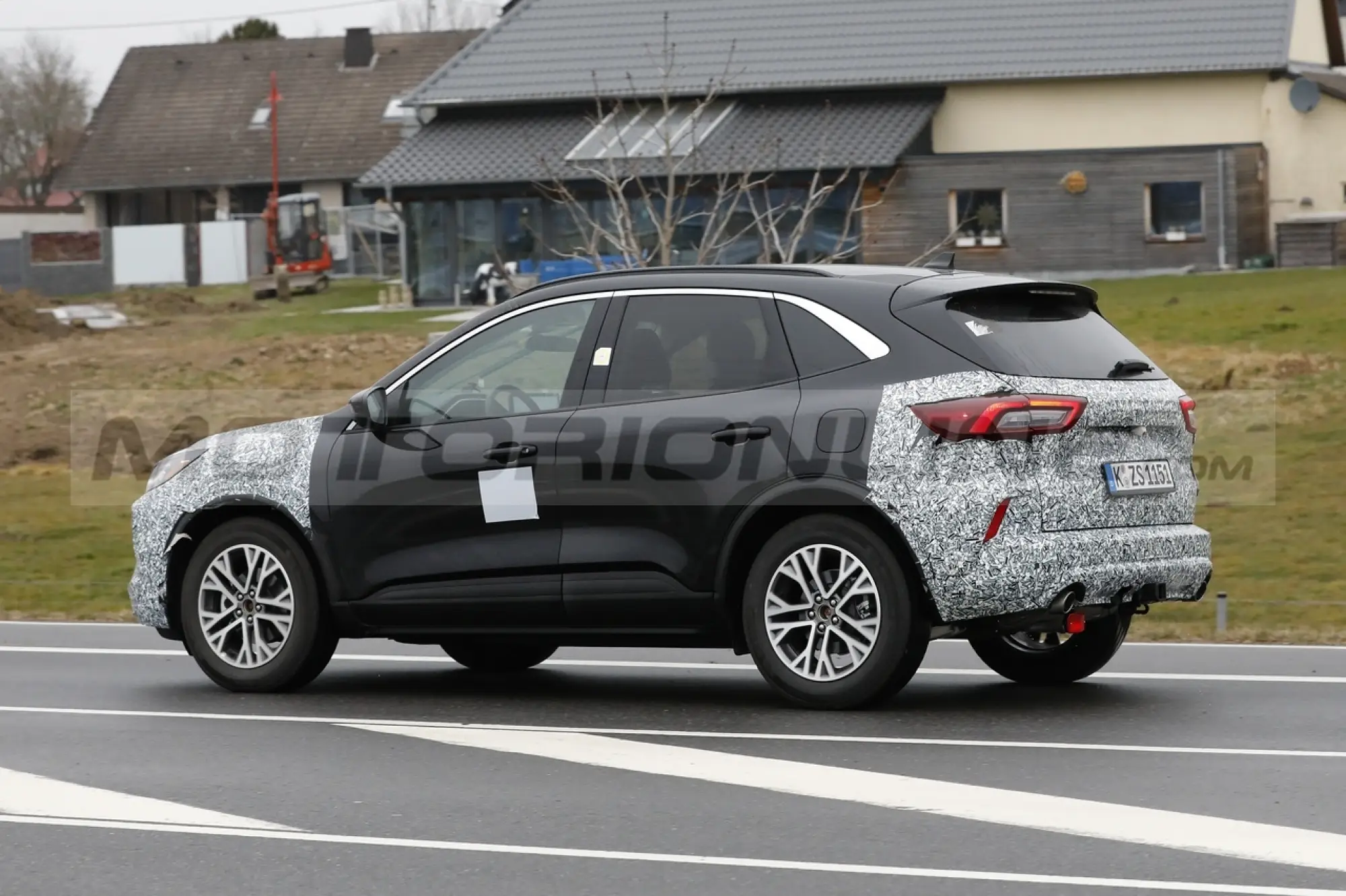 Ford Kuga 2023 - Foto Spia 18-03-2022 - 14