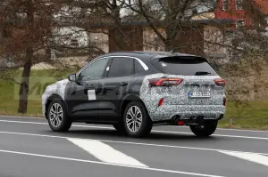 Ford Kuga 2023 - Foto Spia 18-03-2022